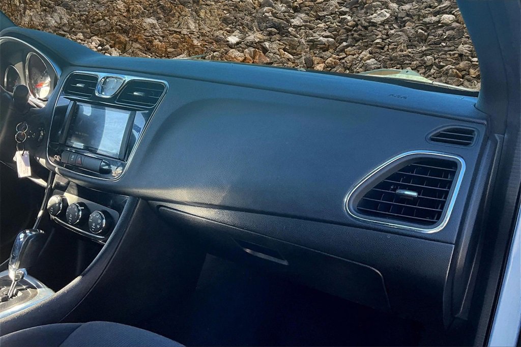 Used 2014 Chrysler 200 Touring image 12