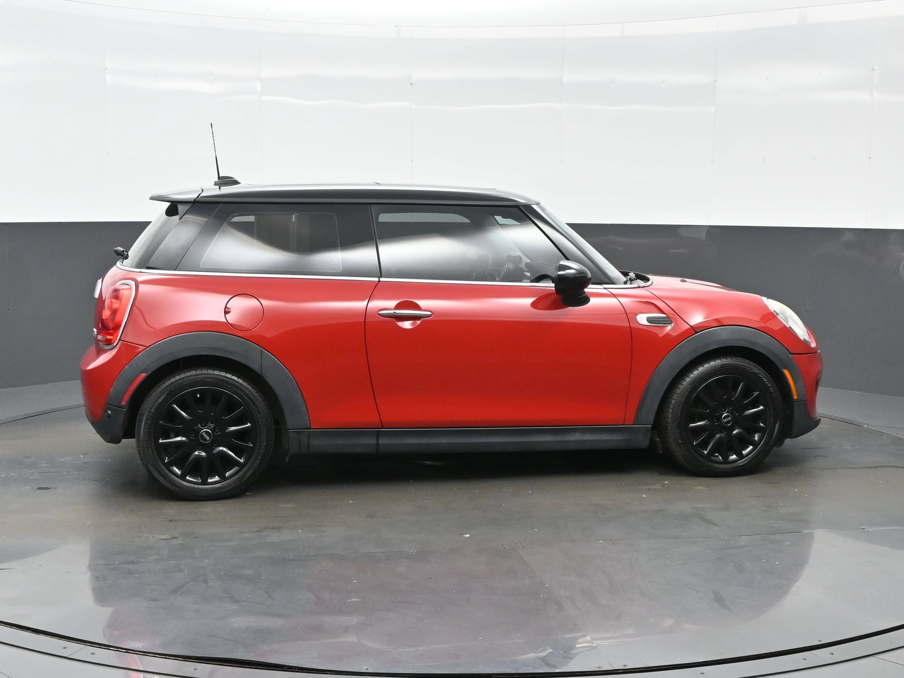 Used 2015 MINI Cooper 2-Door Hardtop FWD image 7