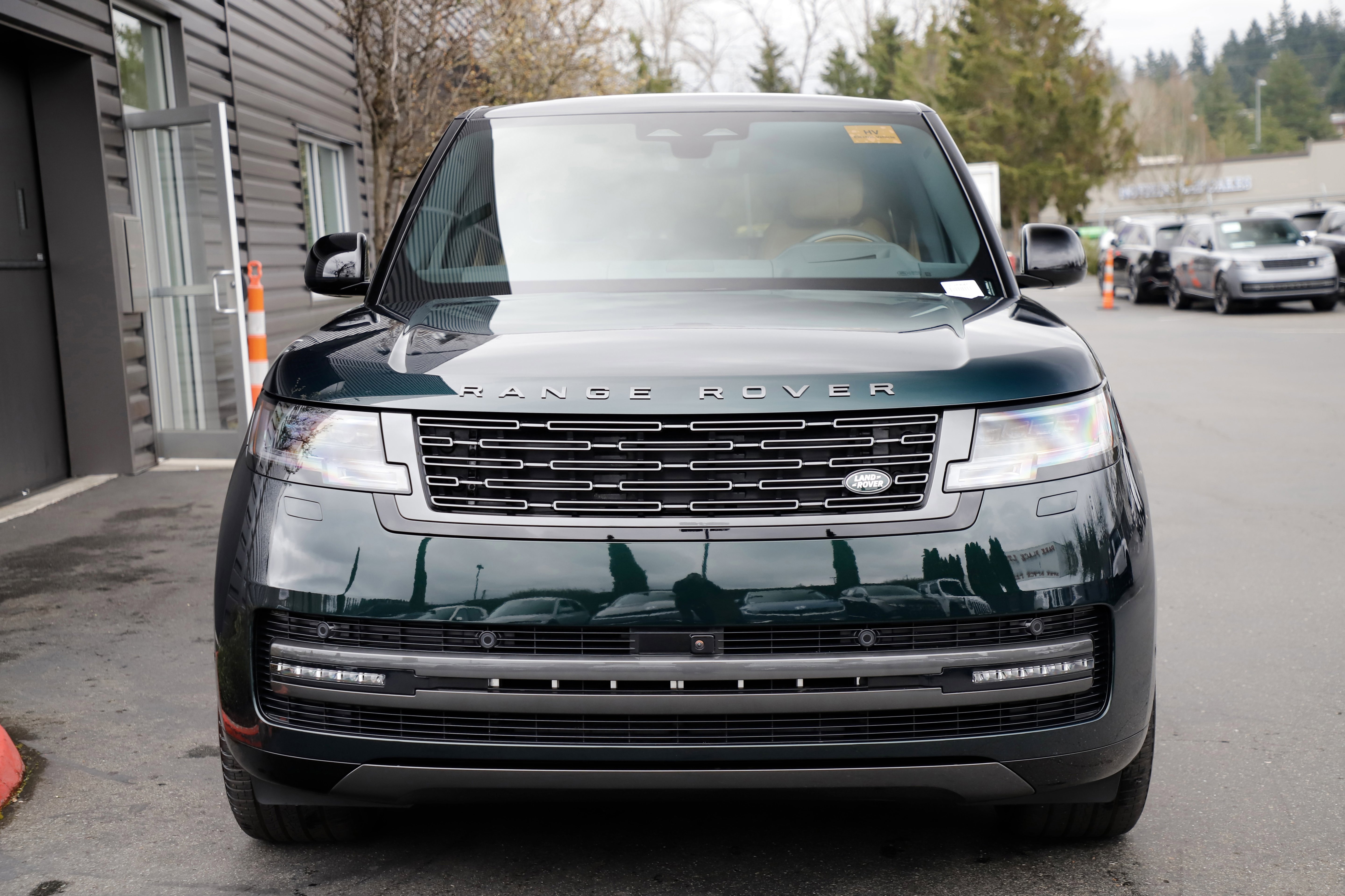 New 2026 Land Rover Range Rover SE image 4