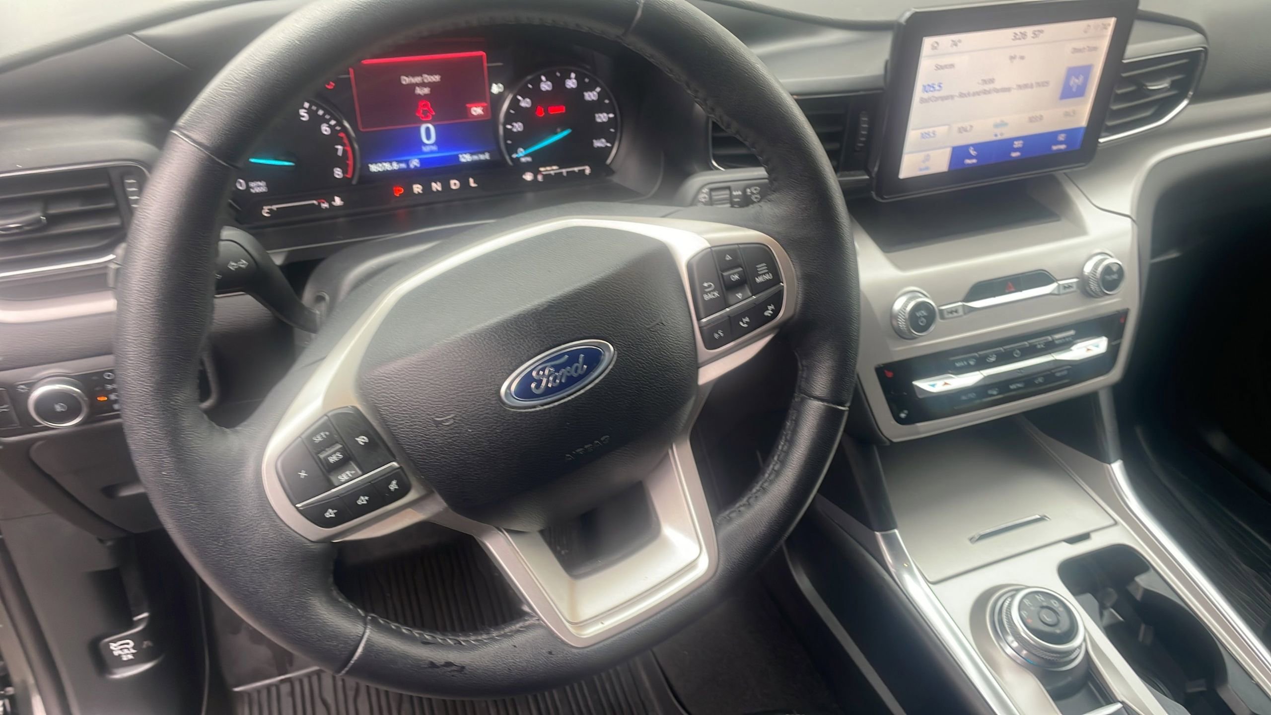 Used 2024 Ford Explorer XLT w/ Equipment Group 202A AWD/4WD image 17