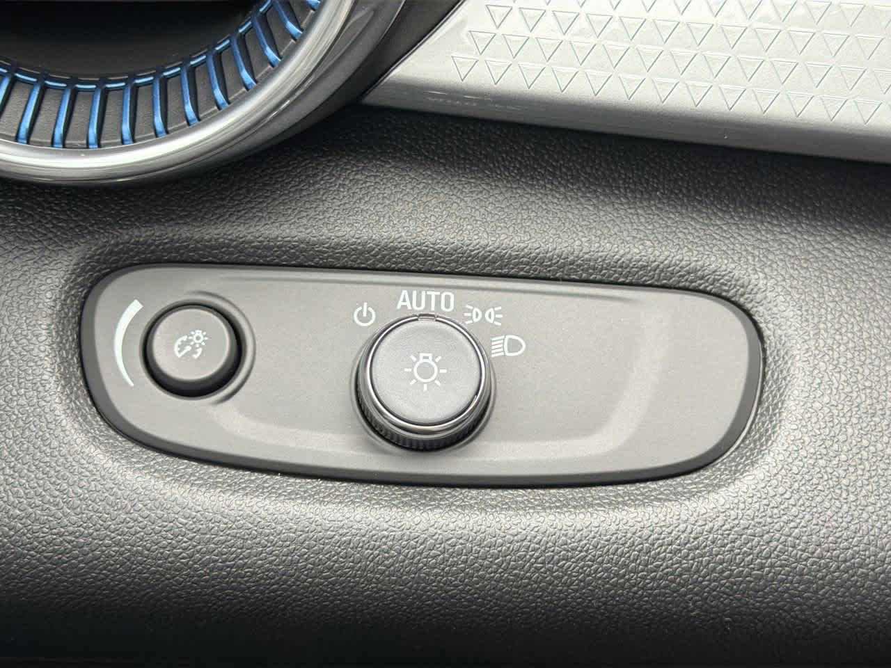 New 2026 Chevrolet Trax LT w/ Driver Confidence Package FWD image 24