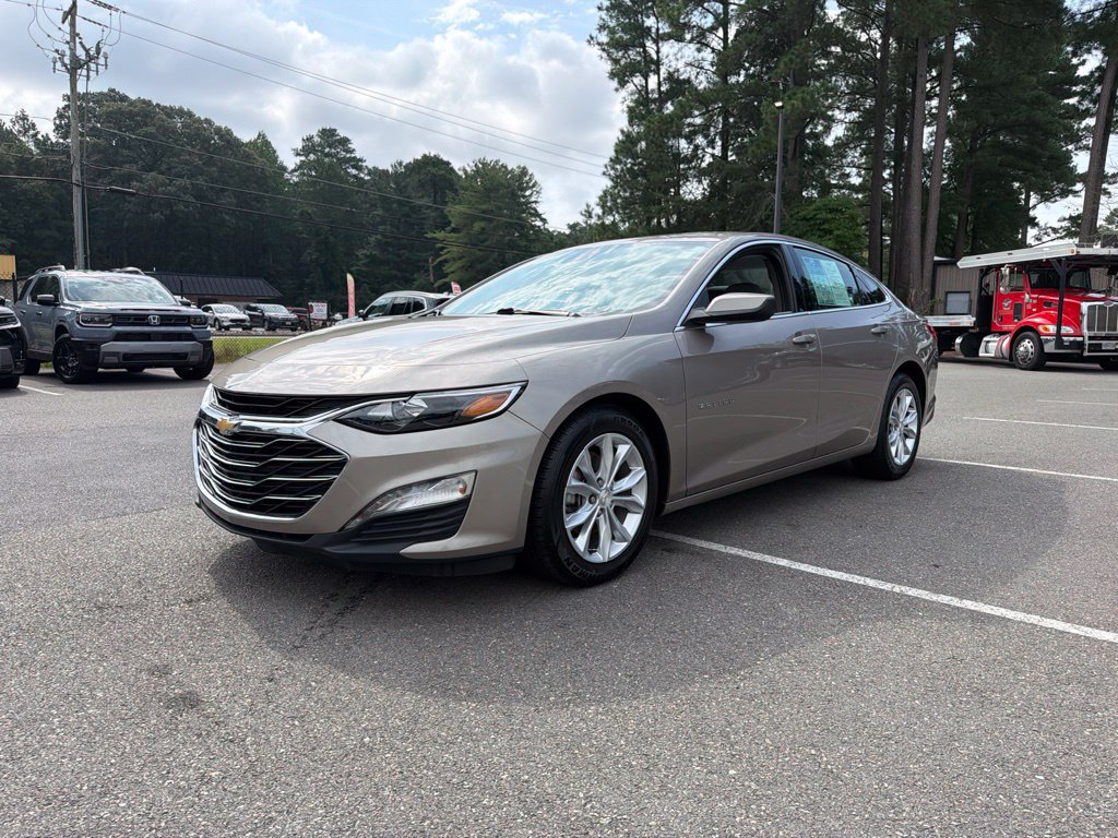 Used 2025 Chevrolet Malibu LT FWD image 2