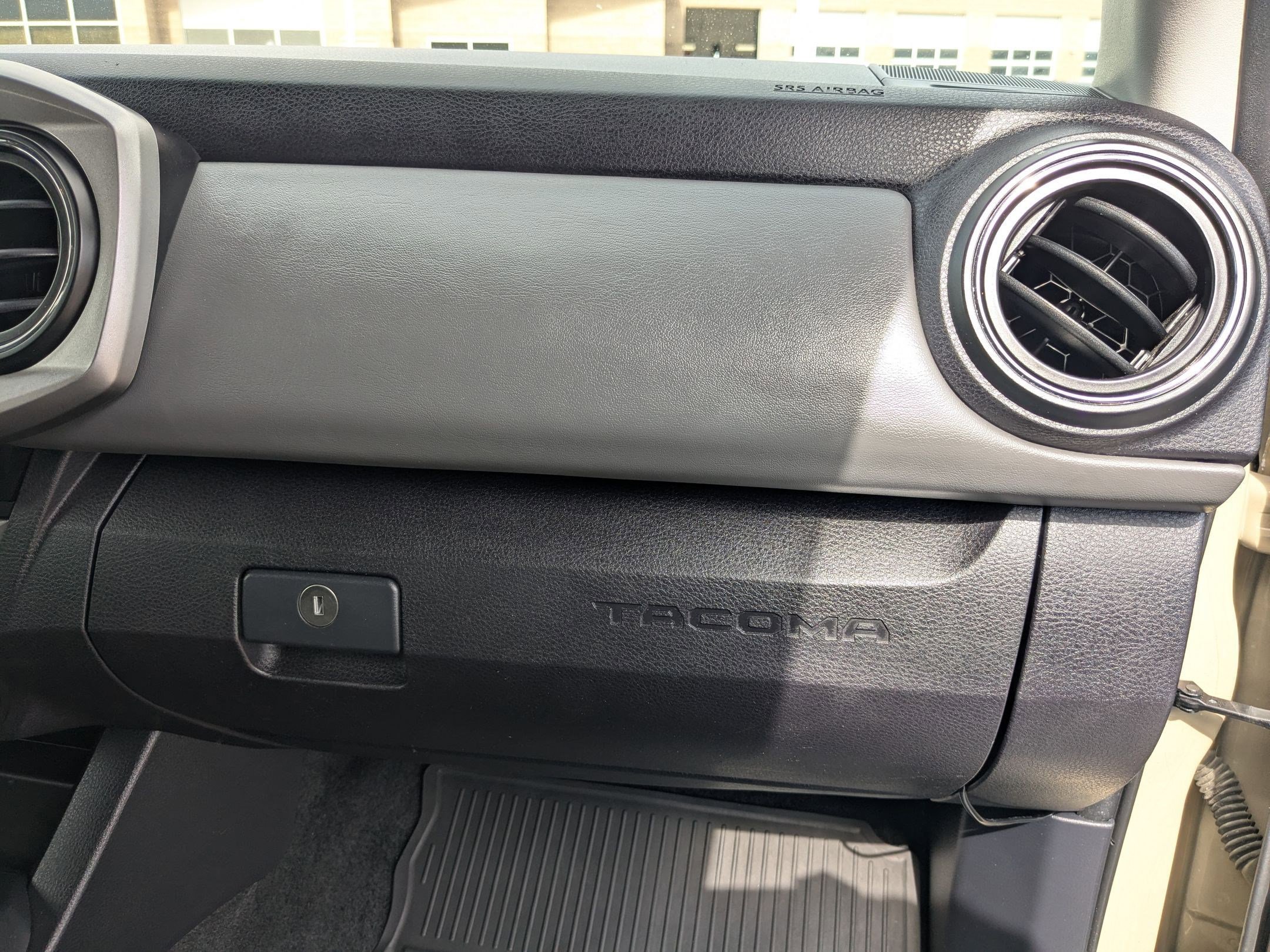 Used 2018 Toyota Tacoma SR5 AWD/4WD image 29