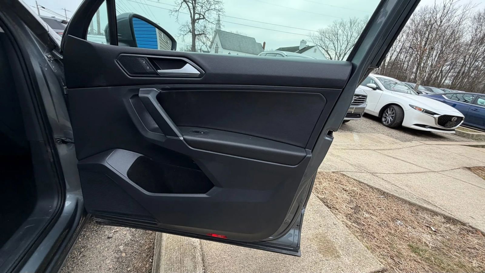 Used 2018 Volkswagen Tiguan SE w/ Panoramic Sunroof Package image 22