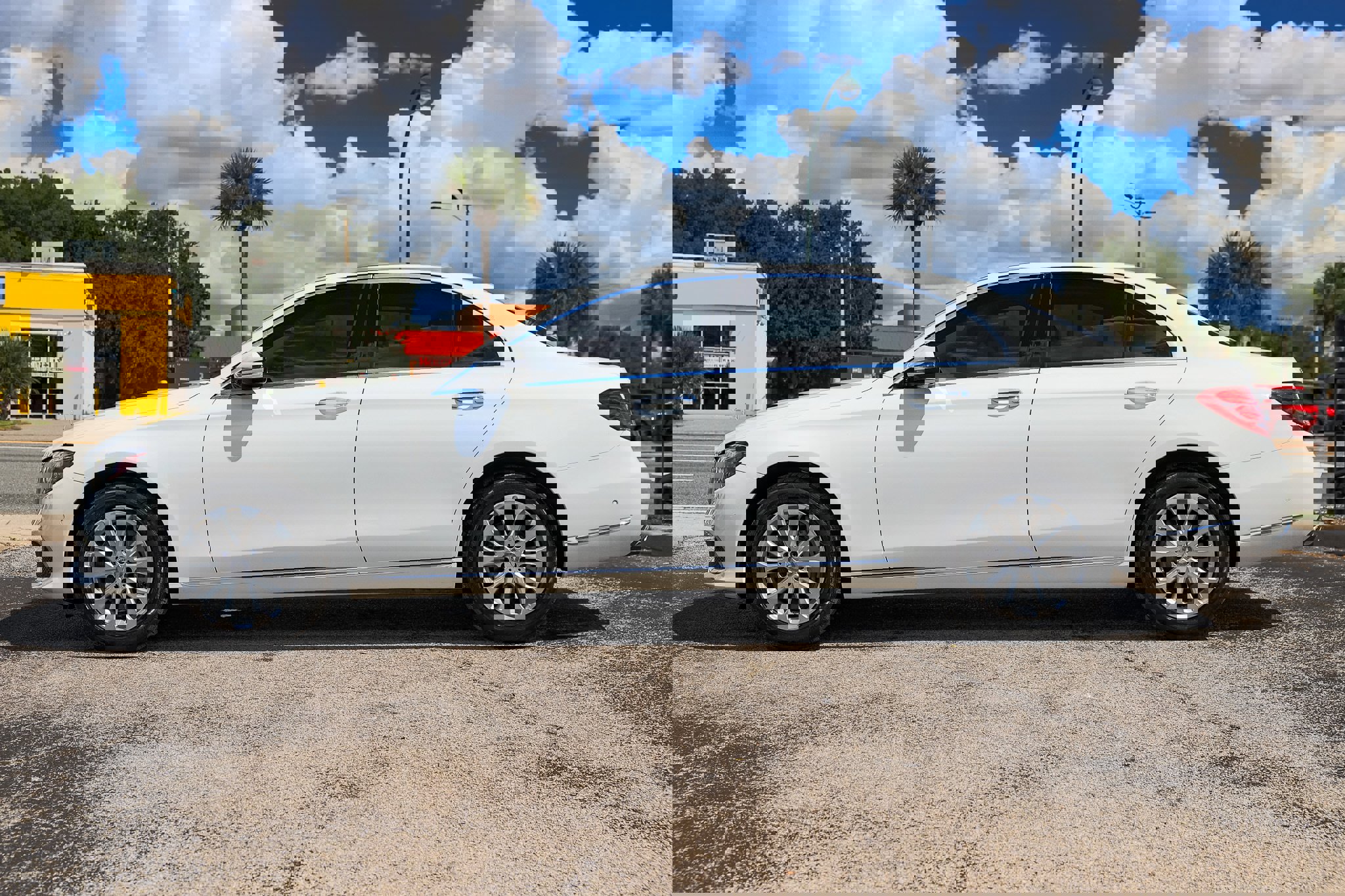 Used 2017 Mercedes-Benz E 300 4MATIC image 8