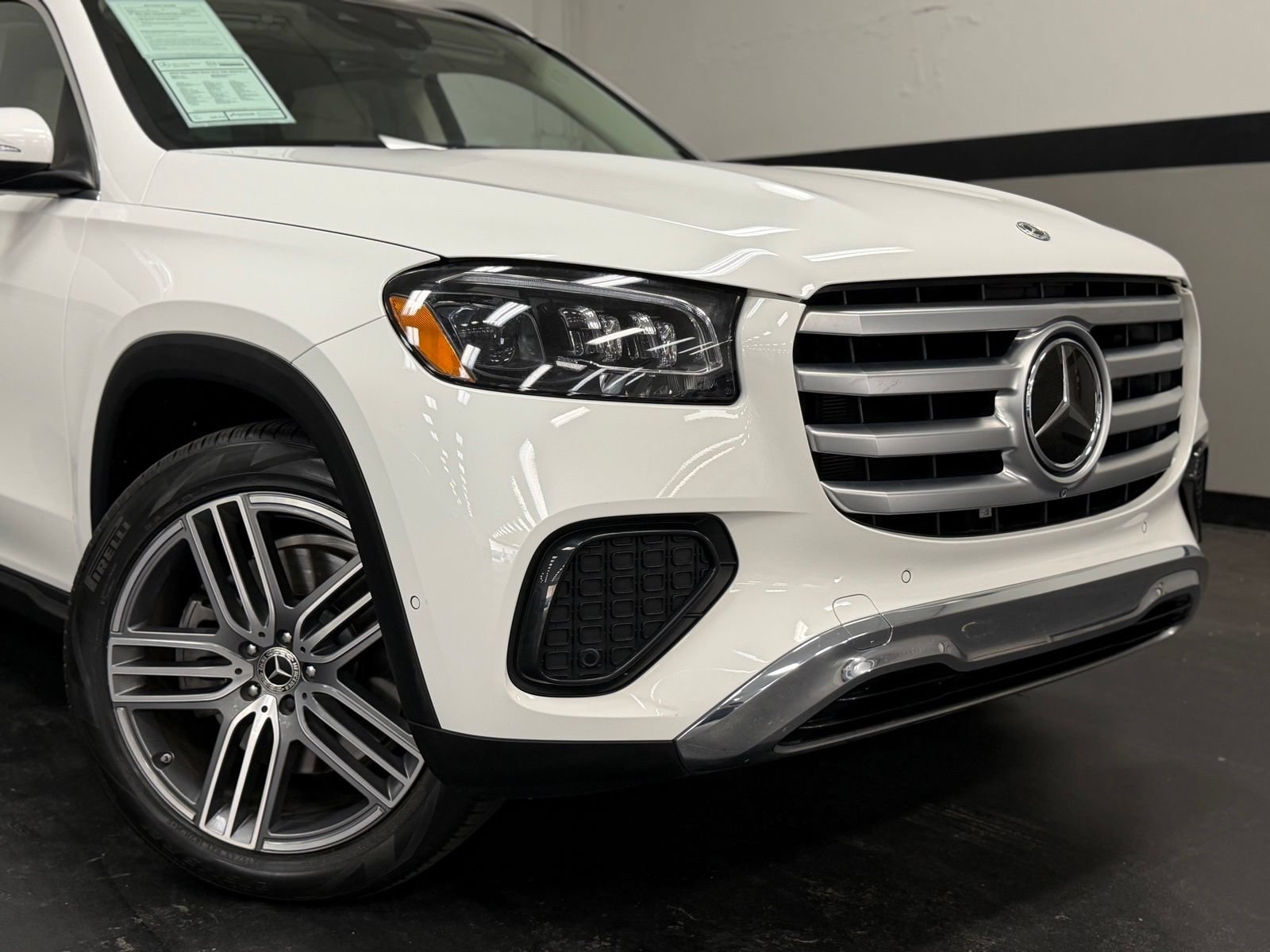 Used 2024 Mercedes-Benz GLS 450 4MATIC image 3