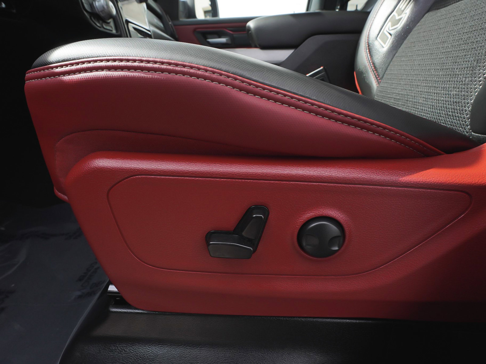 Used 2025 RAM 1500 Rebel AWD/4WD image 33