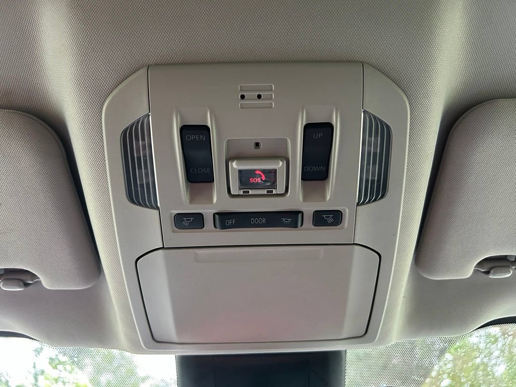 Used 2022 Toyota Highlander XLE AWD/4WD image 29