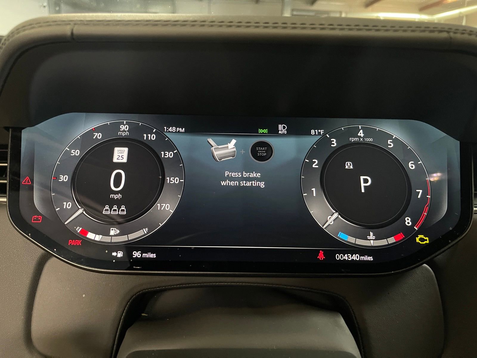 Used 2025 Land Rover Range Rover Long Wheelbase Autobiography image 8