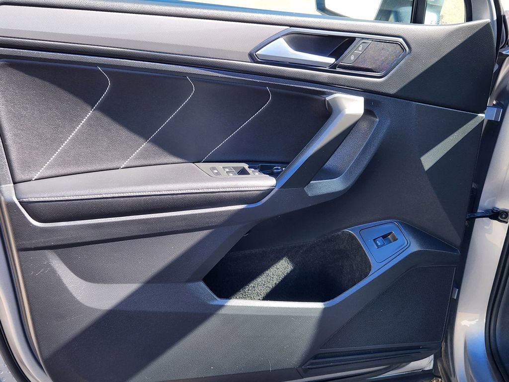 Certified 2024 Volkswagen Tiguan SE image 8