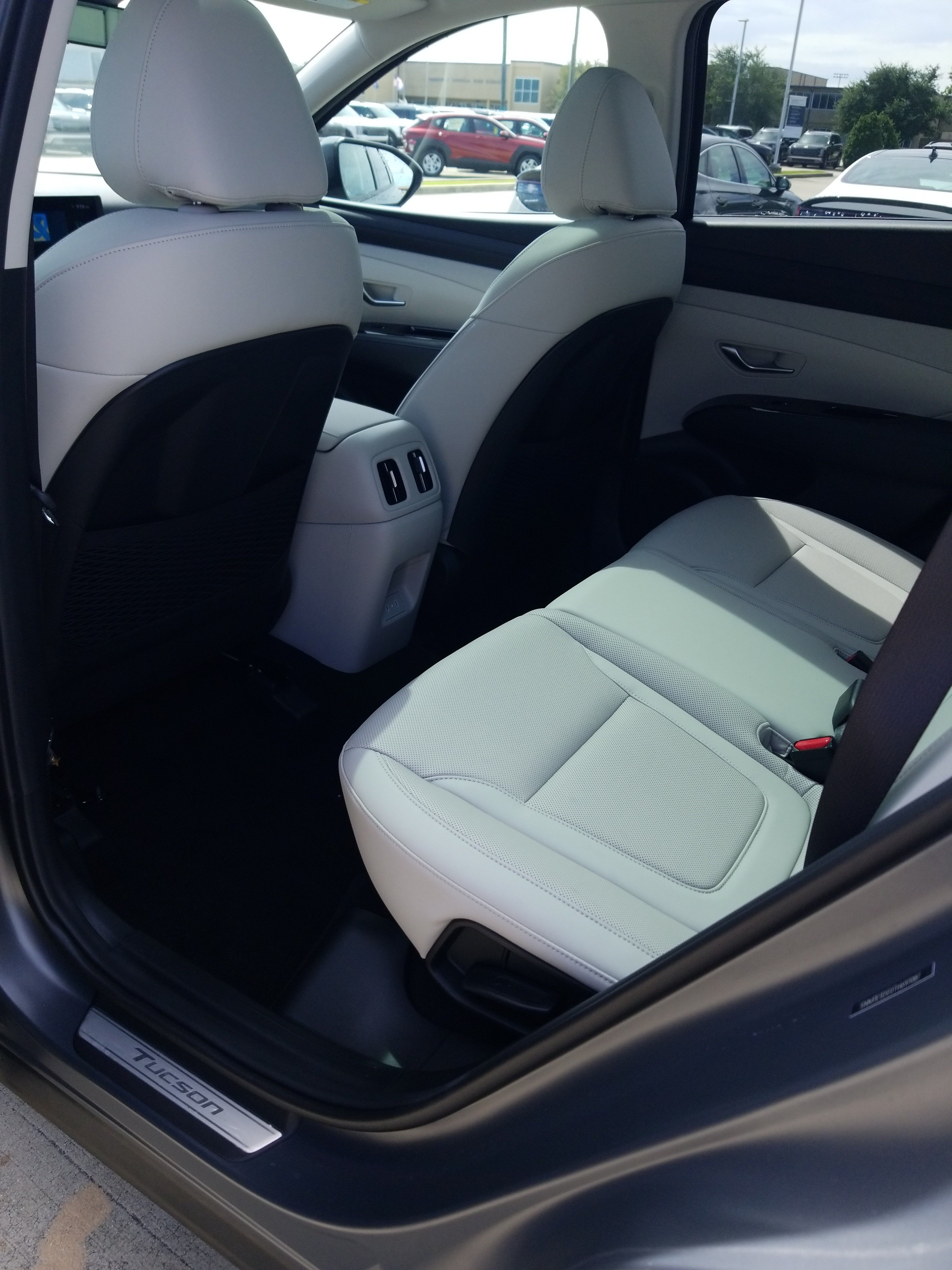 New 2026 Hyundai Tucson Limited FWD image 18