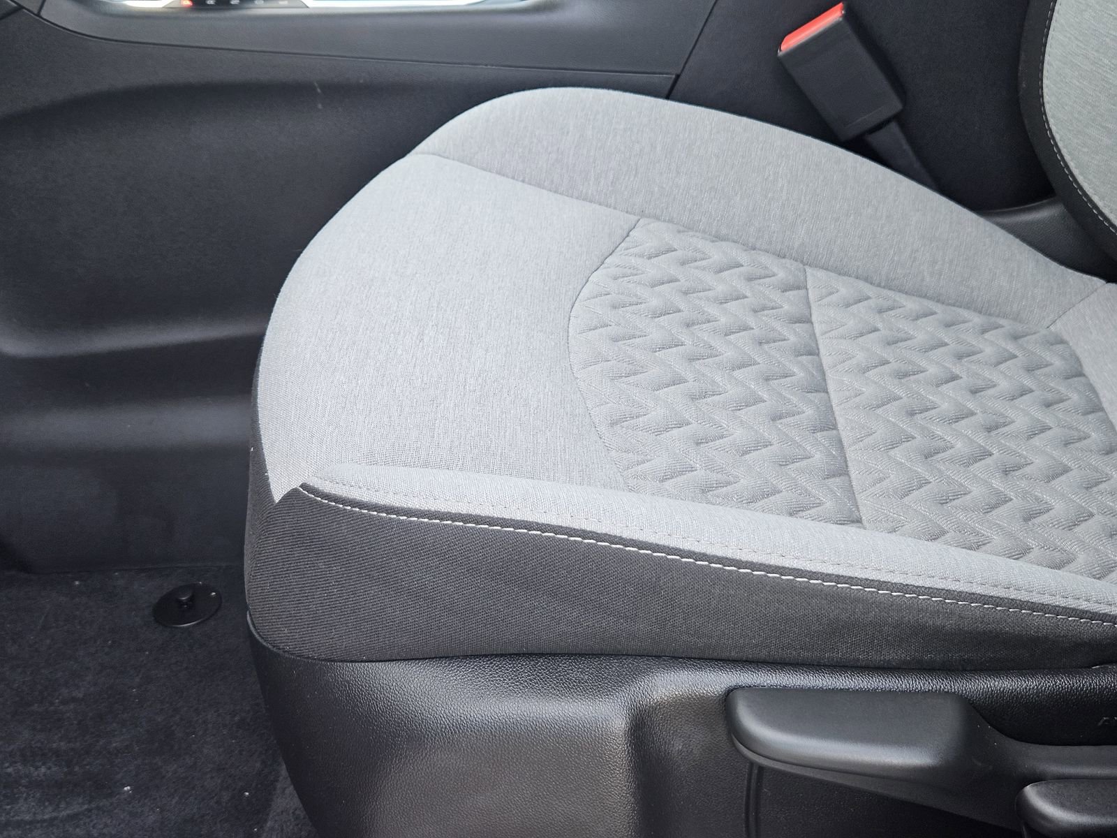 Certified 2023 Chevrolet Equinox LS w/ LPO, Floor Liner Package image 29