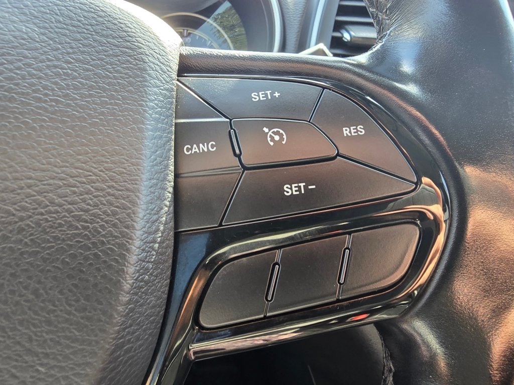 Used 2020 Jeep Cherokee Latitude Plus AWD/4WD image 6