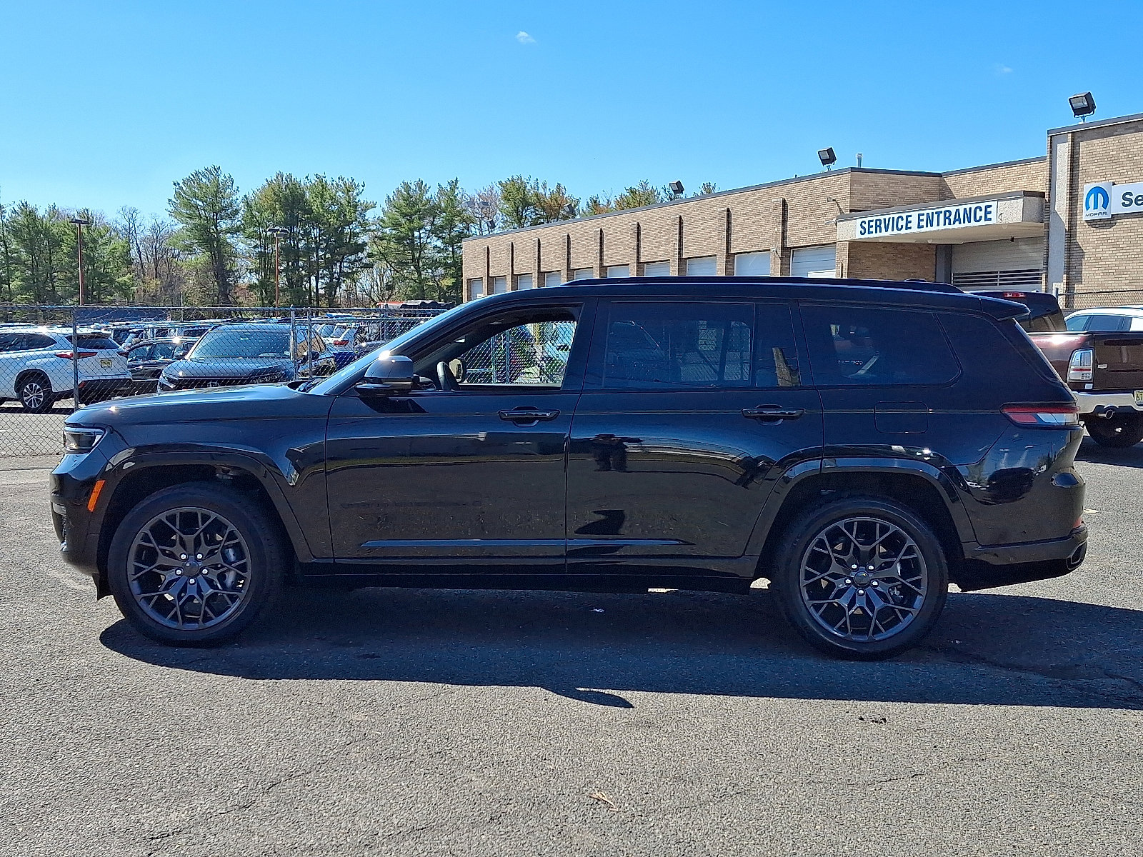 Used 2023 Jeep Grand Cherokee L Summit w/ Advanced Protech Group IV image 4