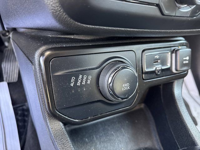 Used 2023 Jeep Renegade Altitude image 17