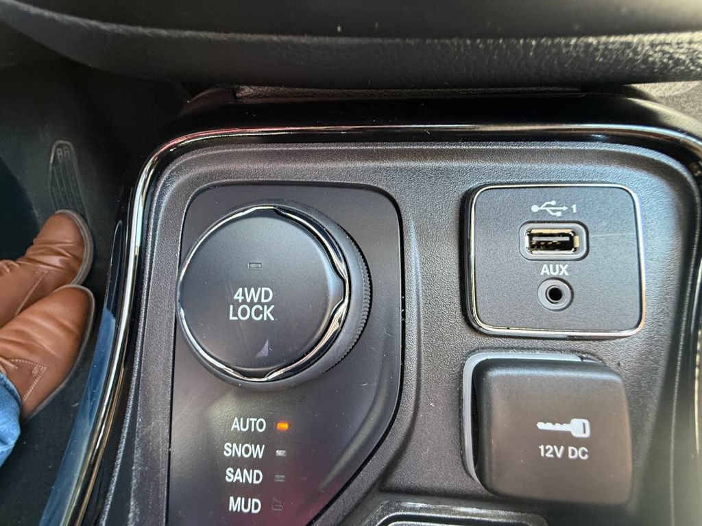 Used 2021 Jeep Compass Limited w/ Sun and Sound Group AWD/4WD image 35