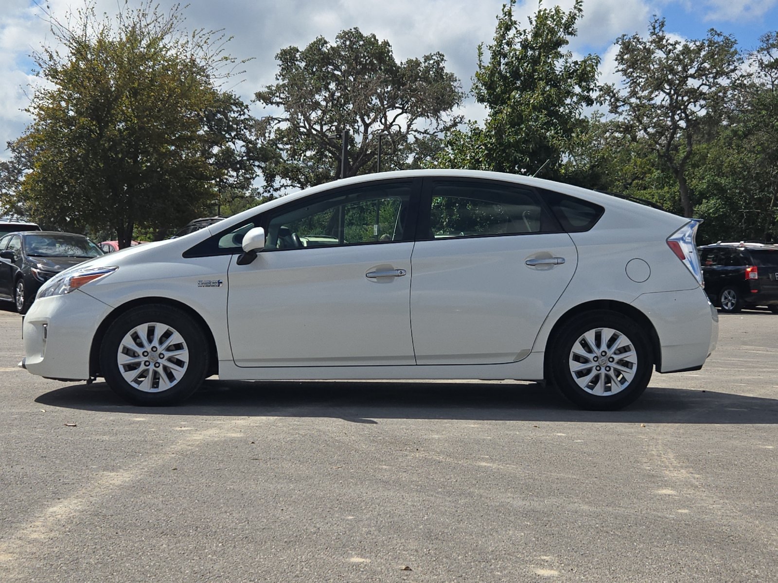 Used 2014 Toyota Prius Prime Plug-In Hybrid FWD image 2