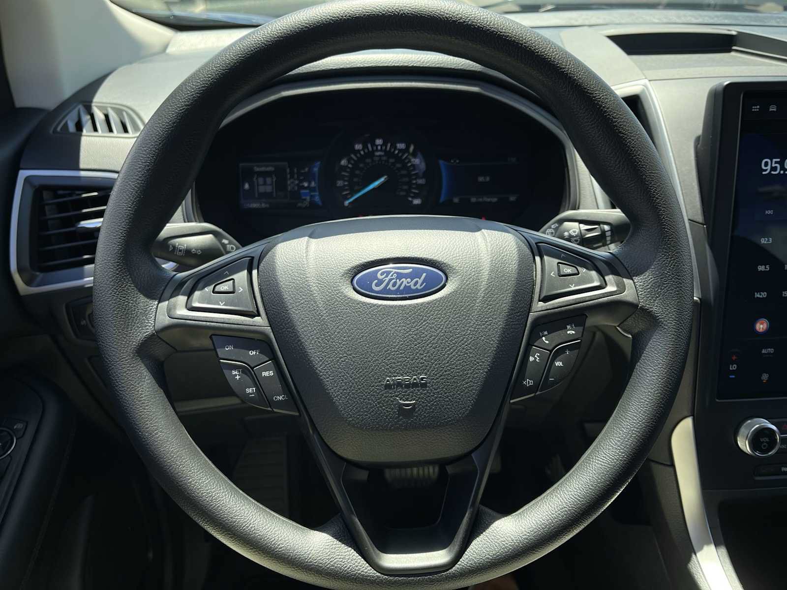 Used 2024 Ford Edge SE w/ Cargo Accessory Package AWD/4WD image 11