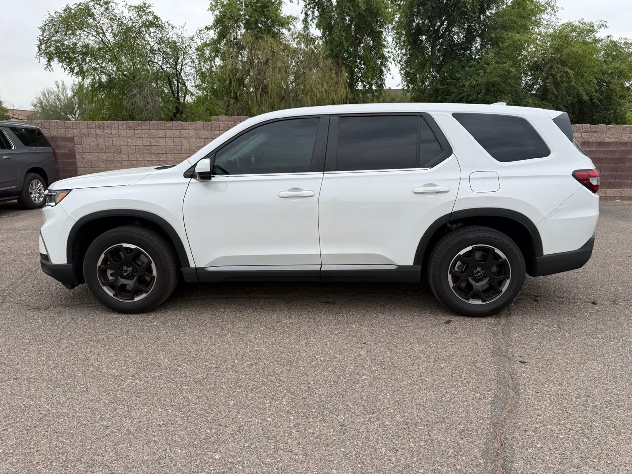 Used 2025 Honda Pilot EX-L image 8