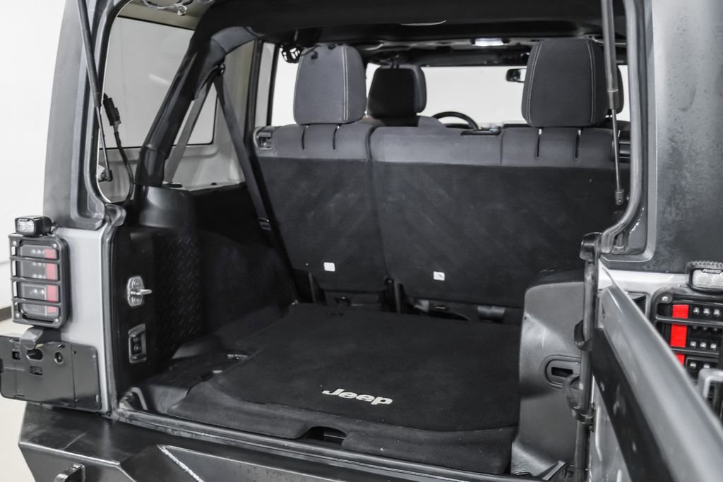 Used 2013 Jeep Wrangler Unlimited Sahara AWD/4WD image 51