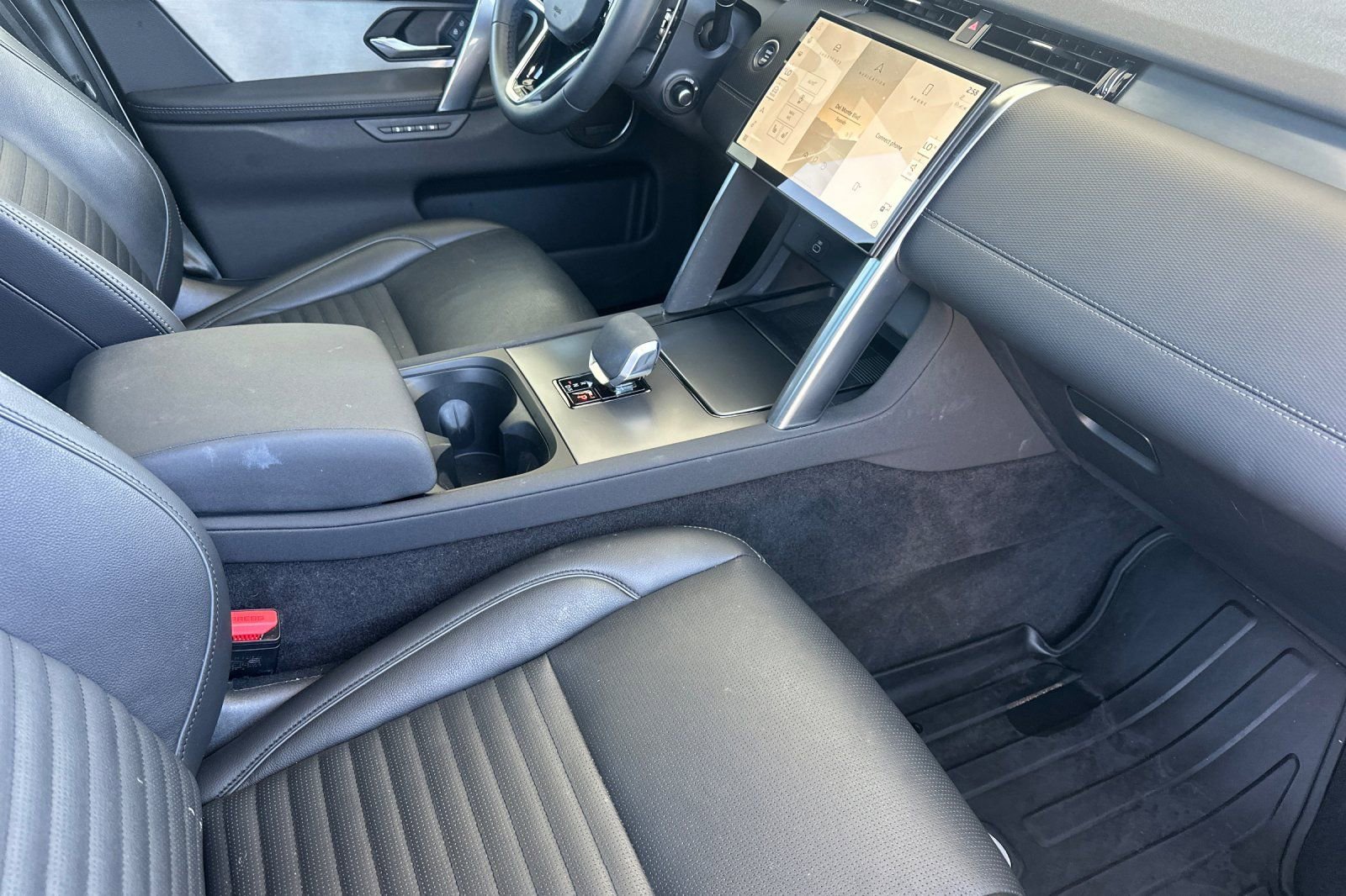 Used 2024 Land Rover Discovery Sport Dynamic SE AWD/4WD image 19