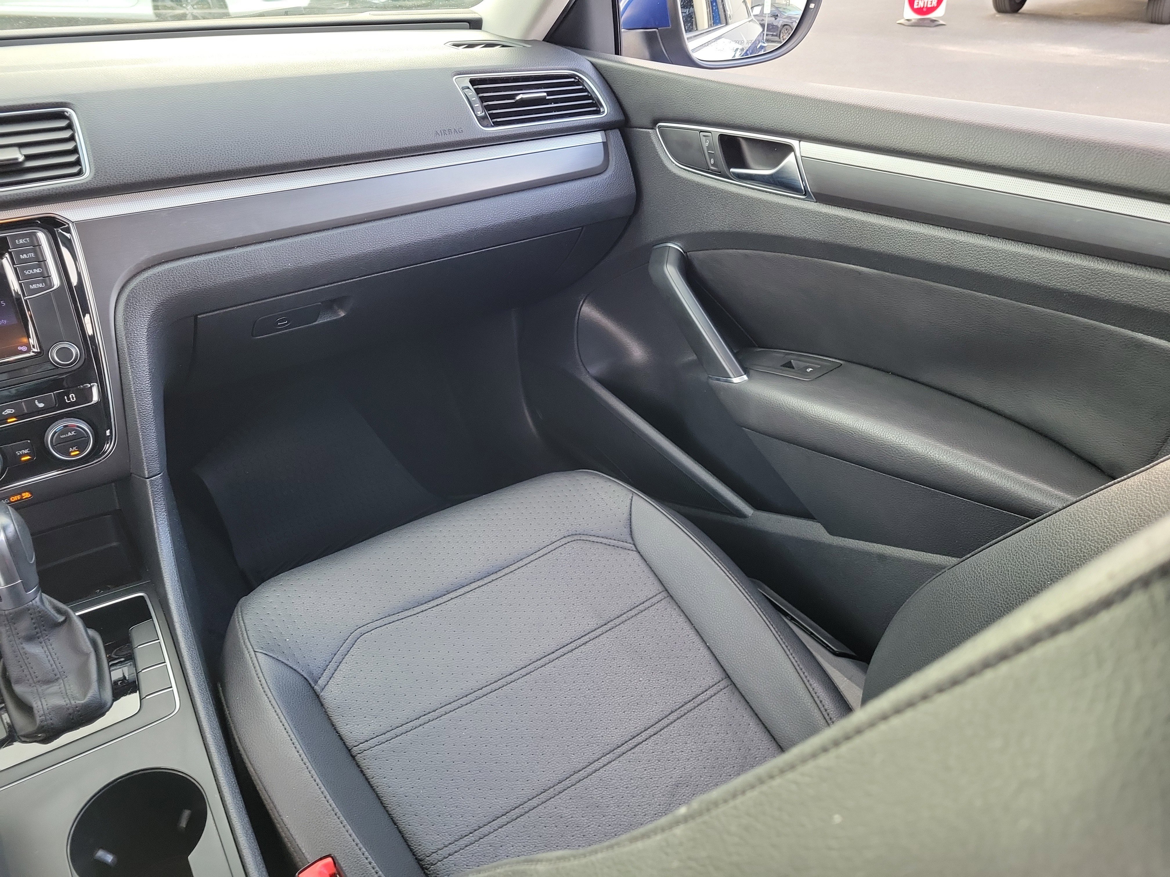 Used 2017 Volkswagen Passat 1.8T R-Line FWD image 18