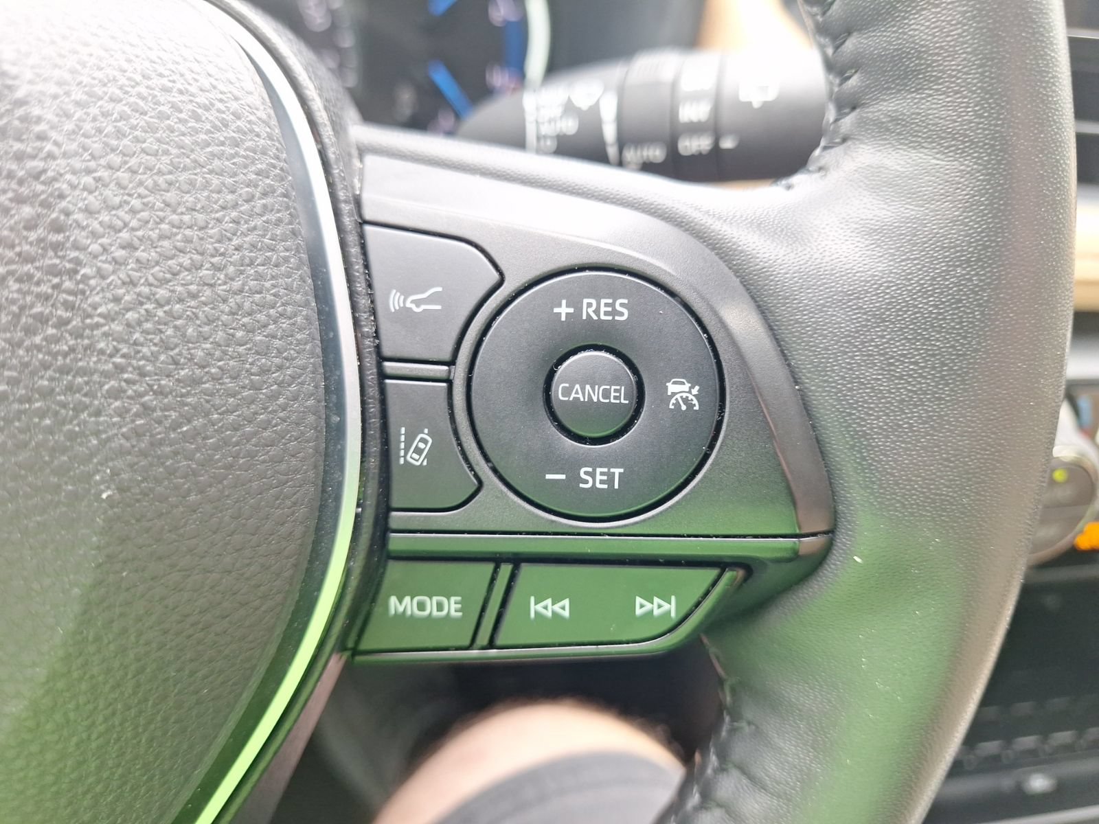 Used 2023 Toyota RAV4 XLE Premium AWD/4WD image 21