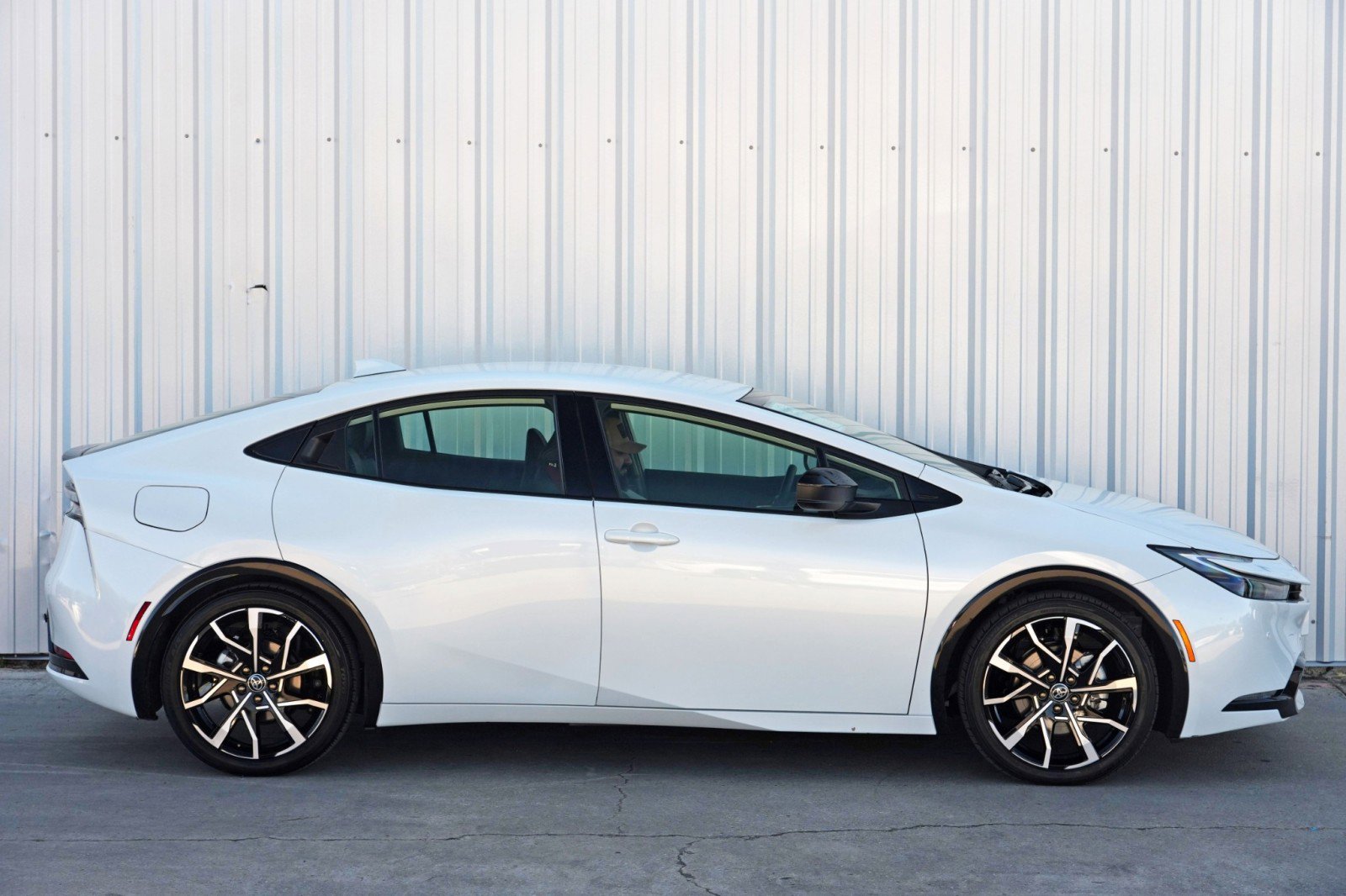 Used 2025 Toyota Prius Plug-In Hybrid XSE FWD image 50