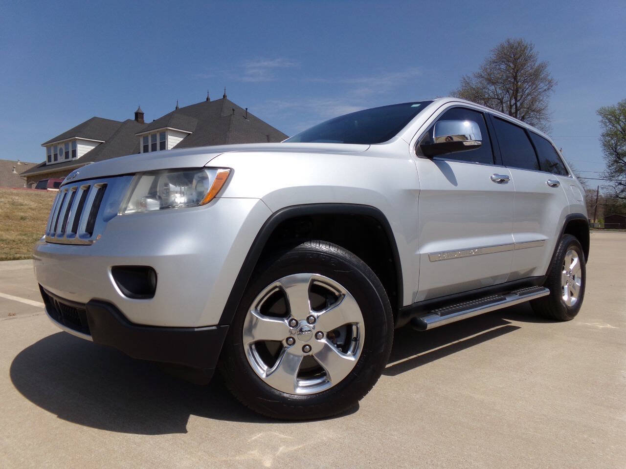 Used 2011 Jeep Grand Cherokee Limited RWD image 2