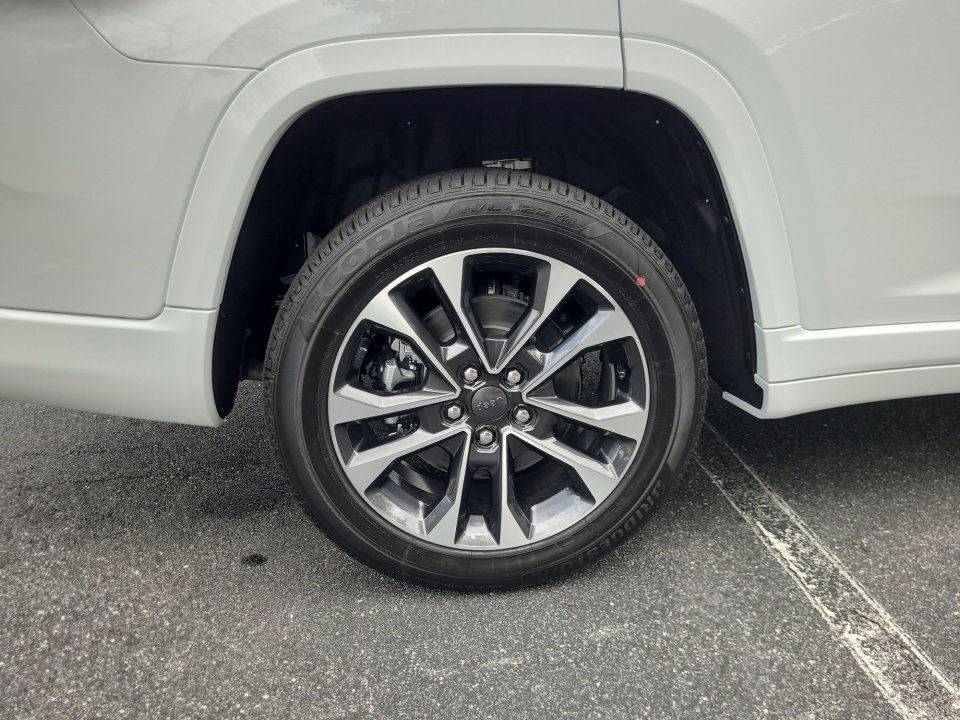 New 2025 Jeep Grand Cherokee L Overland w/ Luxury Tech Group IV image 23