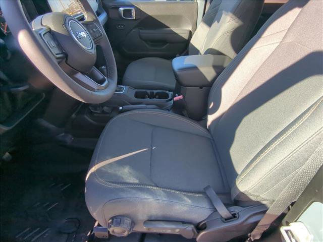 Used 2025 Jeep Wrangler Sport image 15