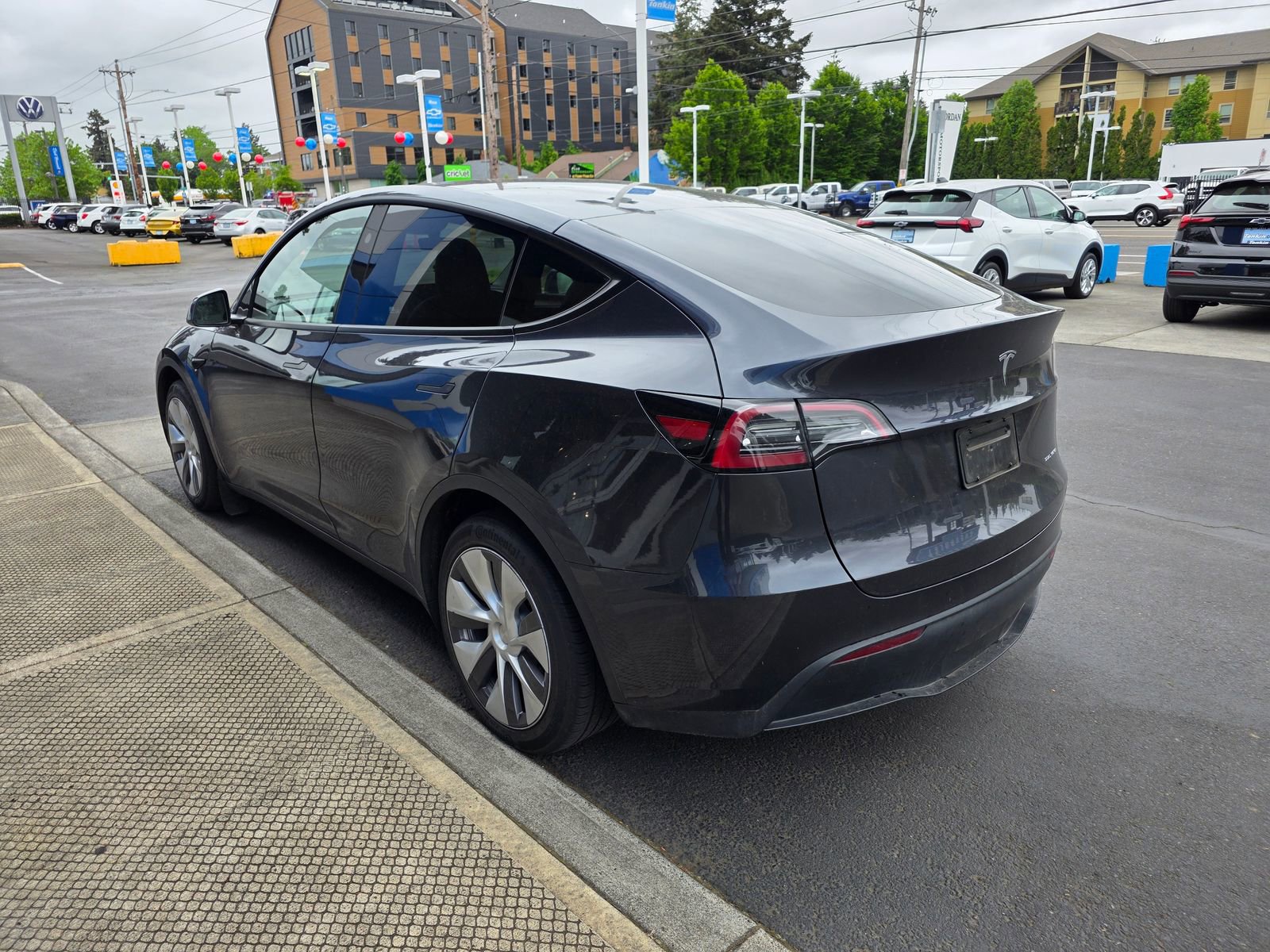 Used 2024 Tesla Model Y Long Range AWD/4WD image 7