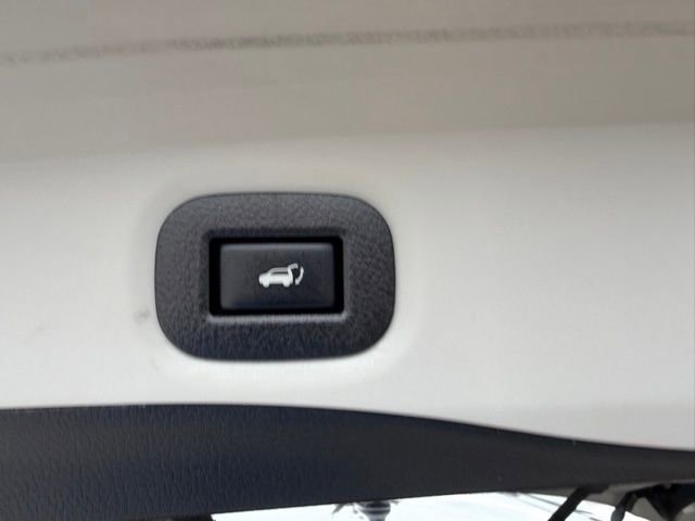 Used 2020 Nissan Rogue SL w/ Premium Package image 19