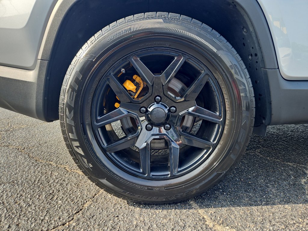 Used 2023 Rivian R1T Adventure image 31