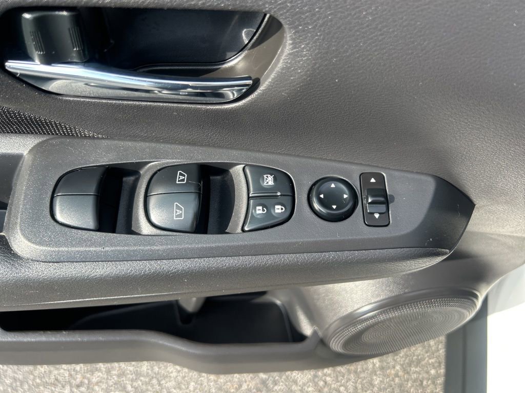 Used 2023 Nissan Kicks SV image 15