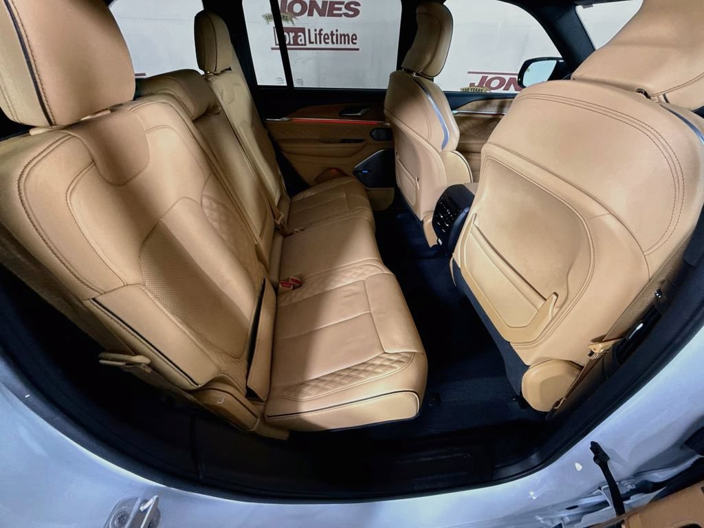 Used 2023 Jeep Grand Cherokee Summit AWD/4WD image 33