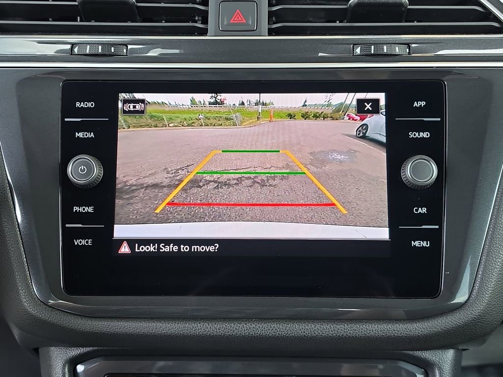 Used 2024 Volkswagen Tiguan SE AWD/4WD image 15