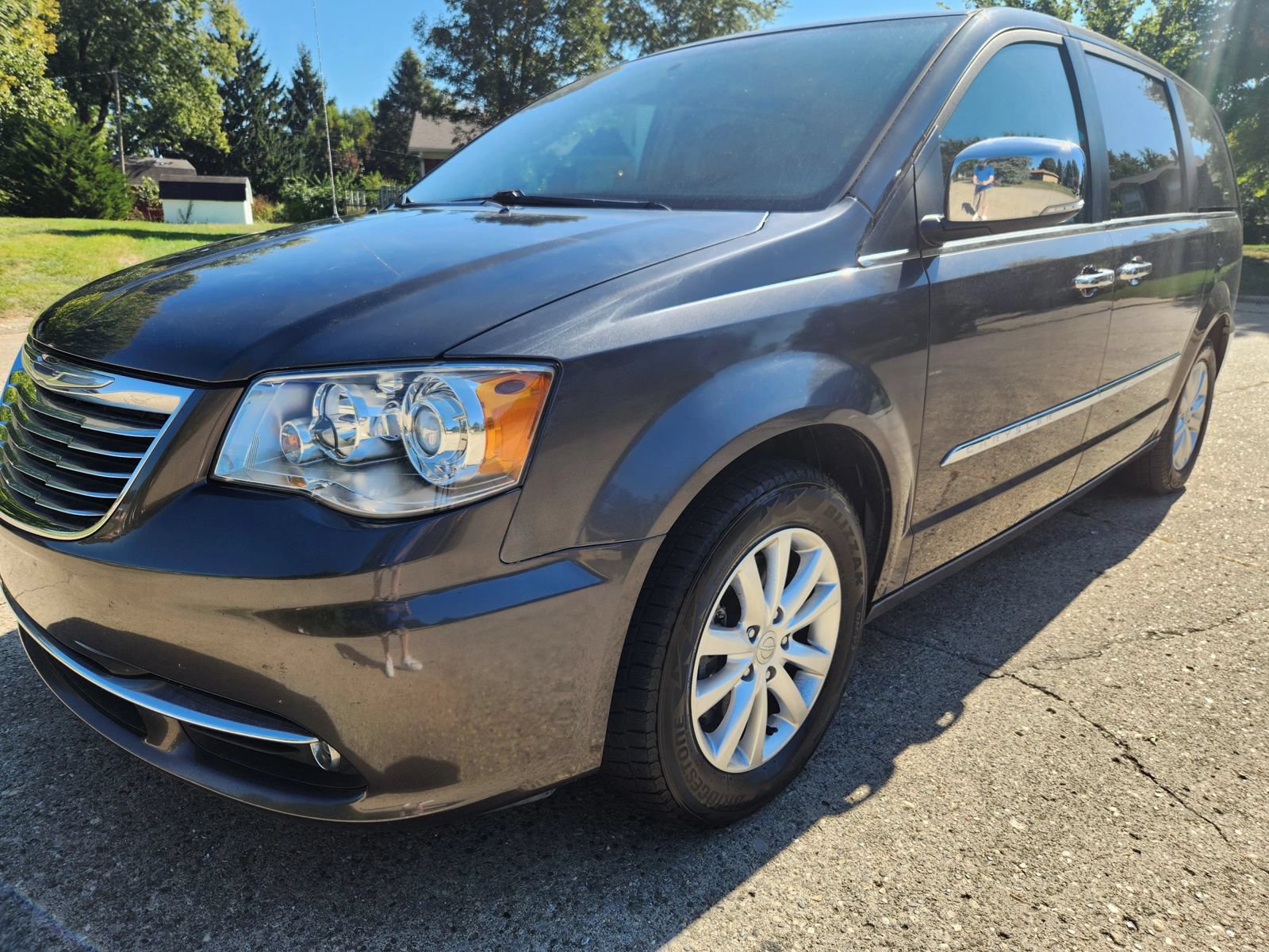 Used 2016 Chrysler Town & Country Limited Platinum w/ Trailer Tow Group FWD image 1