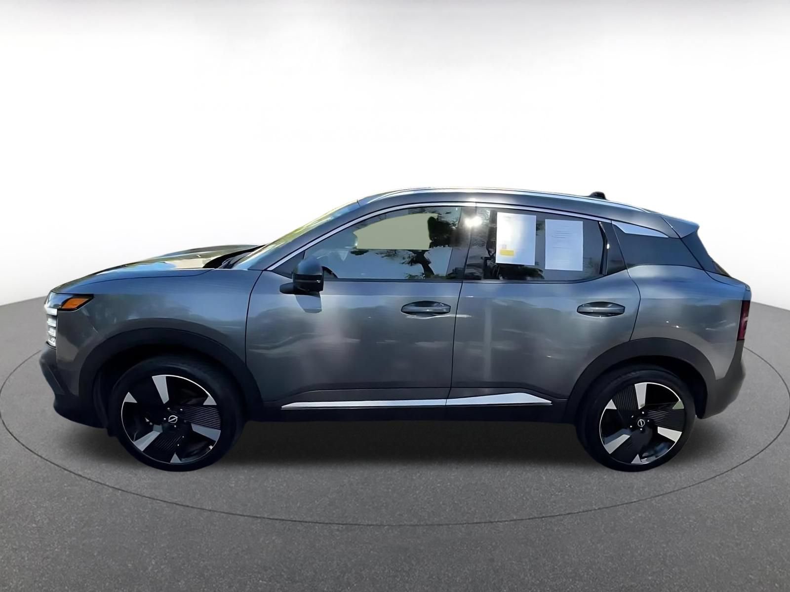 Used 2026 Nissan Kicks SR AWD/4WD image 9