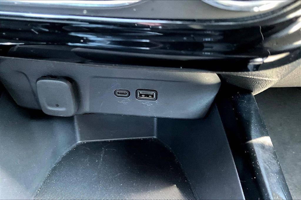 Used 2025 Chevrolet Trax LT FWD image 12