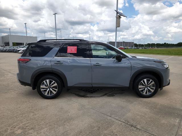 Certified 2024 Nissan Pathfinder SL w/ Black Appearance Package FWD image 4