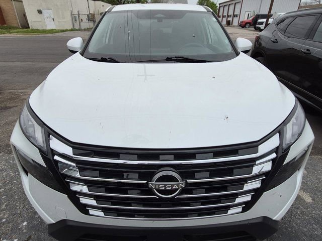 Used 2024 Nissan Rogue SV image 2