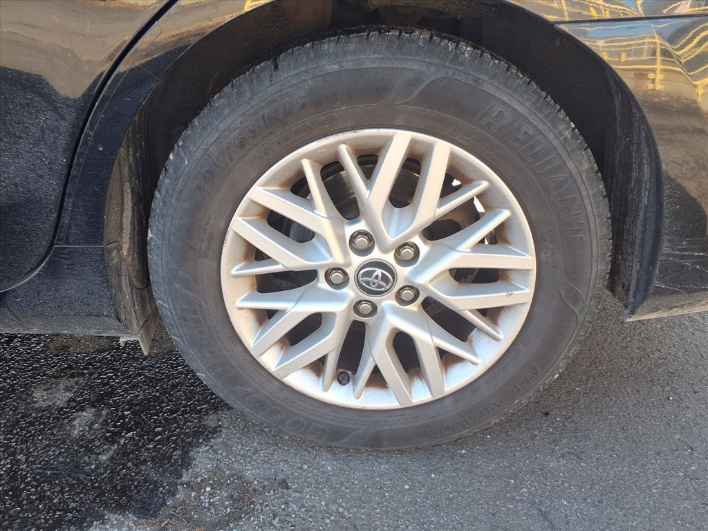 Used 2017 Toyota Camry LE image 22