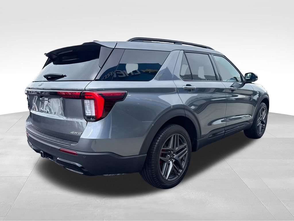 Used 2025 Ford Explorer ST-Line w/ ST-Line Street Pack AWD/4WD image 6