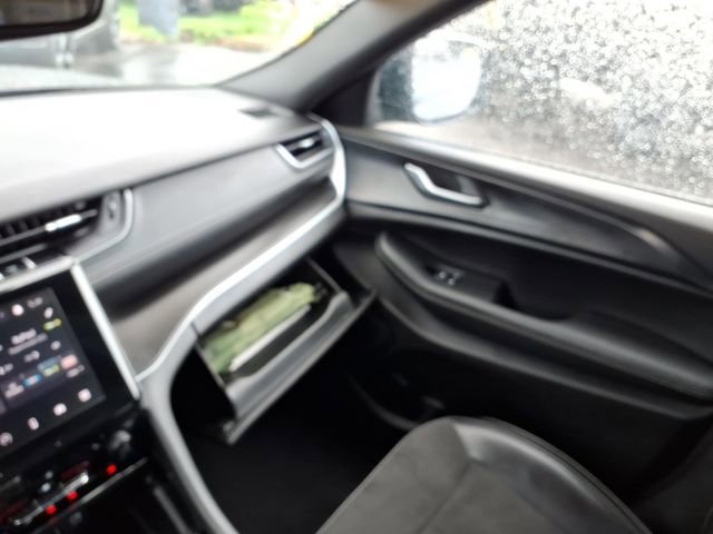 Used 2023 Jeep Grand Cherokee Altitude AWD/4WD image 26