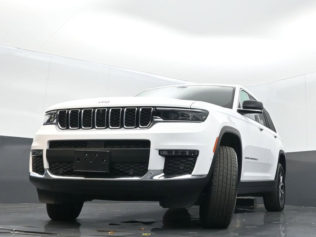 Certified 2024 Jeep Grand Cherokee L Limited w/ Luxury Tech Group II image 30