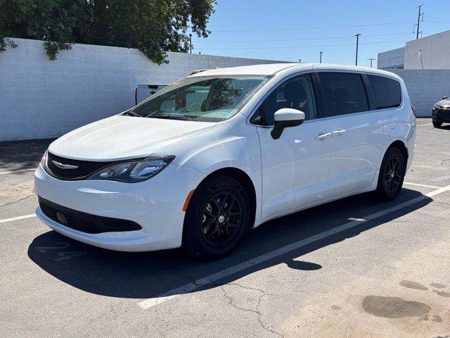 Used 2022 Chrysler Voyager LX FWD image 5