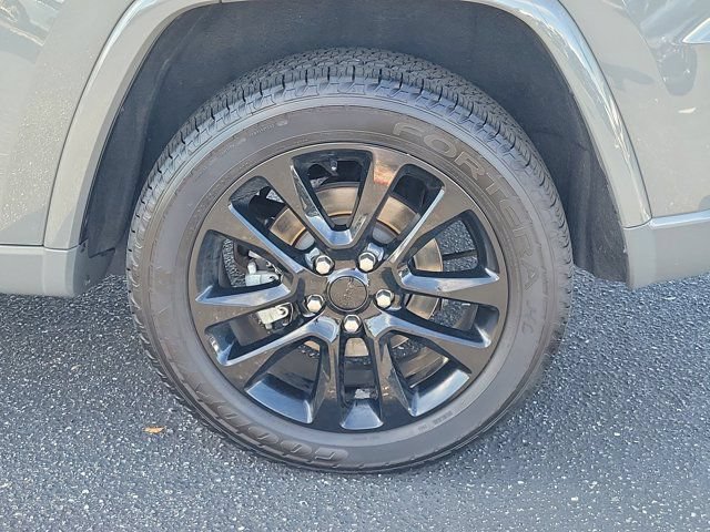 Used 2022 Jeep Grand Cherokee Laredo X RWD image 34