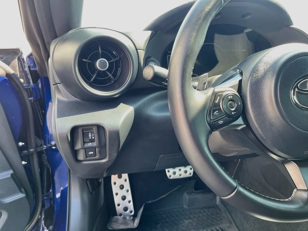 Used 2025 Toyota GR86 Premium RWD image 10