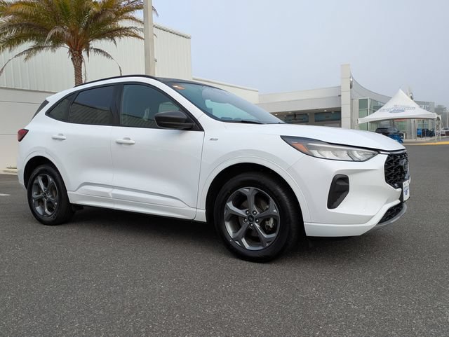 Used 2023 Ford Escape ST-Line AWD/4WD image 2